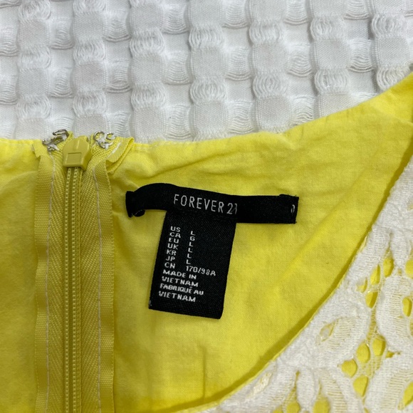 Forever 21 Yellow/White Lace Sleeveless Peplum Top - Picture 3 of 9